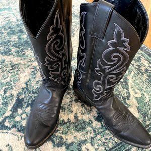 Black Justin Boots with White Stitching